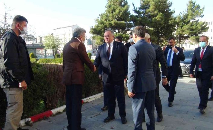 MHP’li Akçay Van’da