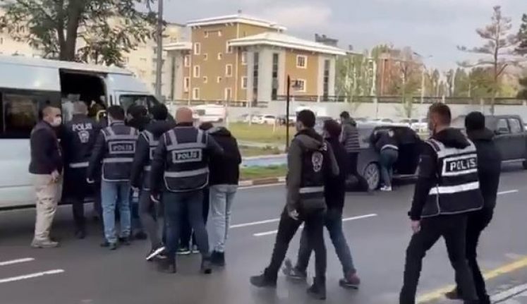 Şifreli konuşmaları çözülen oto ve kablo hırsızları yakalandı