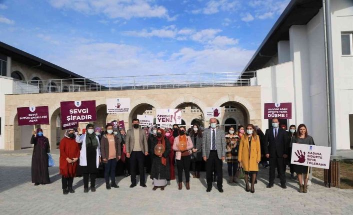 Tuşba Belediyesinden ‘25 Kasım Kadına Yönelik Şiddete Karşı Uluslararası Mücadele Günü’ etkinliği