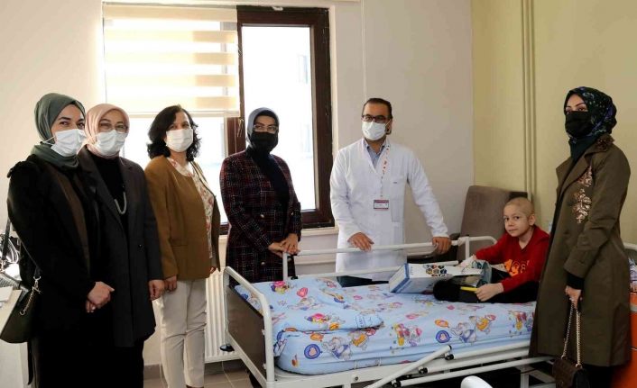 Van Büyükşehir Belediyesi lösemili çocukları unutmadı