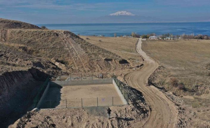 Van Büyükşehir Yeşilsu ve Dilimli mahallelerini sulama suyuna kavuşturdu