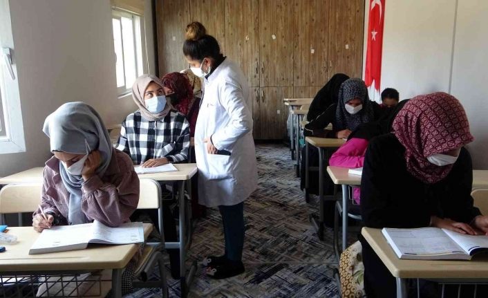 Van İskele ADEM’de üniversiteye hazırlanıyorlar