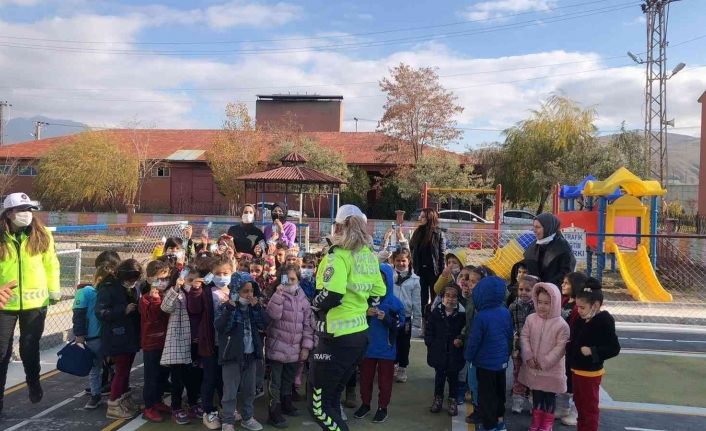Van polisinden miniklere trafik eğitimi