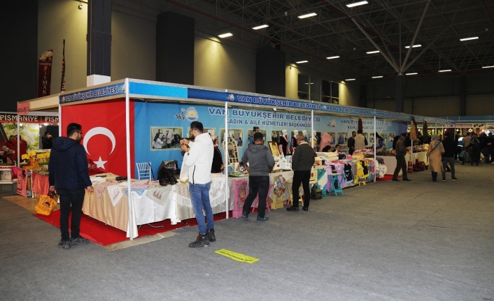 Van Yöresel Ürünler Fuarı’na yoğun ilgi