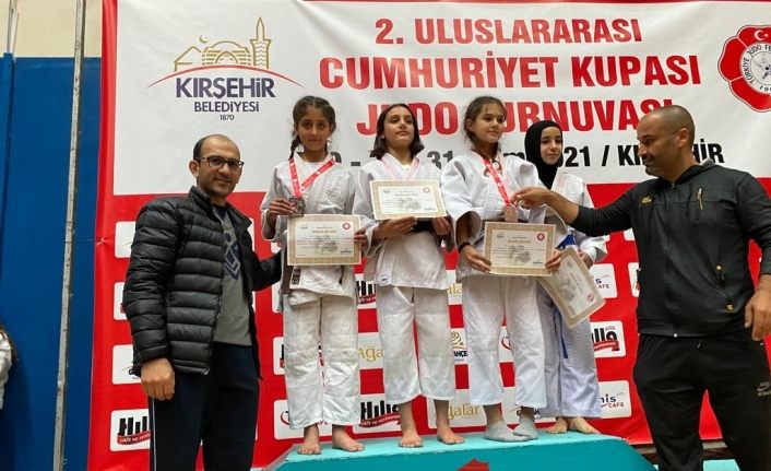 Vanlı judocular Uluslararası Cumhuriyet Judo Turnuvasında 9 madalya kazandı