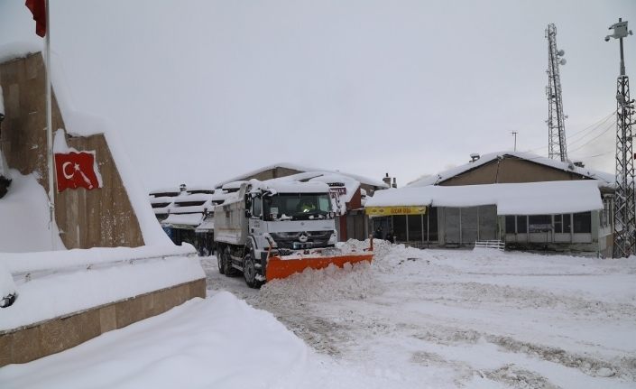 Başkale’de 43 yerleşim yerinin yolu ulaşıma kapandı