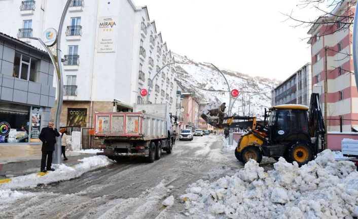 Çatak’ta kar temizliği çalışmaları