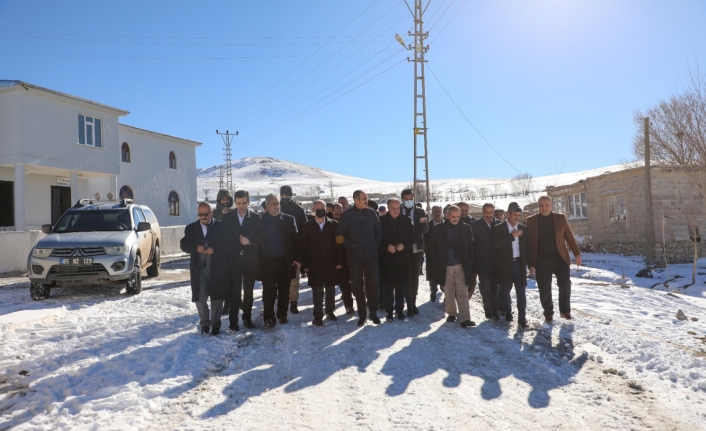 Gürpınar Belediye Başkanı mahalle ziyaretlerini aksatmıyor