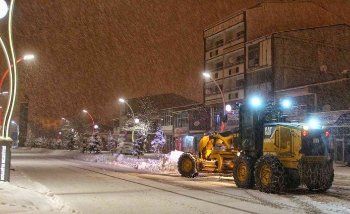 Muradiye’de karla mücadele çalışması