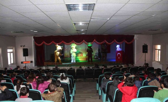 Muradiyeli çocuklar tiyatro ile tanıştı