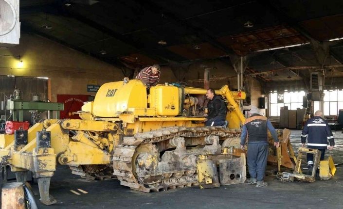 Van Büyükşehir Belediyesi atölyelerinde 6 bin 700 bakım ve onarım işi yaptı