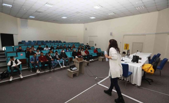 Van Büyükşehir Belediyesinden stajyer öğrencilere seminer