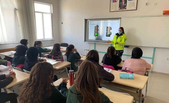 Van polisinden öğrencilere trafik eğitimi