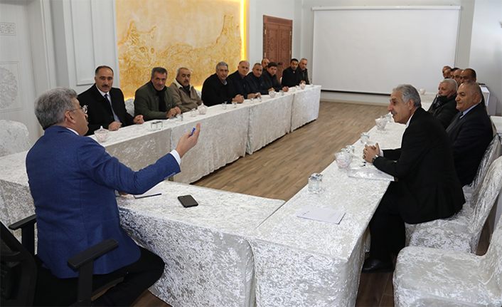 Van Valisi Bilmez’den toplu taşıma kooperatiflerine tarife sözü