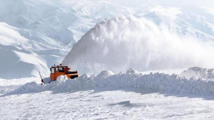 Van’da 83 ulaşım yolu kapalı