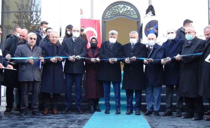 Van’da “Hüsn-i Hat ve Gülistan” sergisi