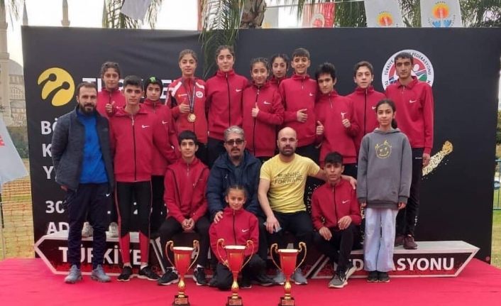 Vanlı atletizmcilerden büyük başarı