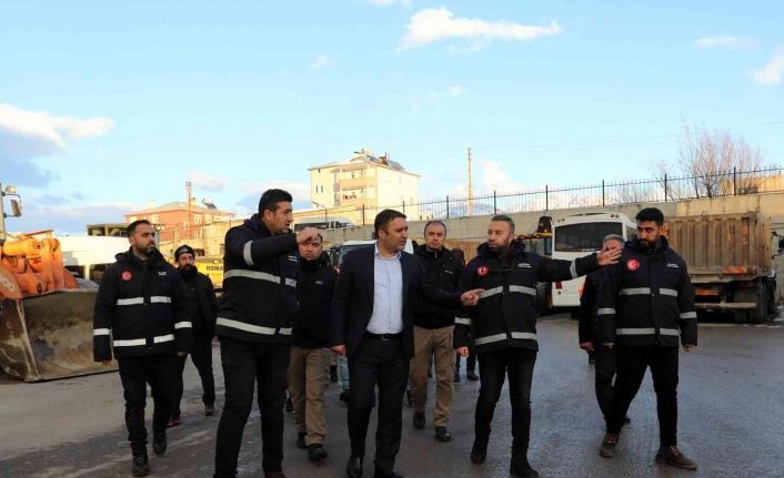 Büyükşehir Belediyesi Genel Sekreteri Çelikel karla mücadele ekiplerini ziyaret etti