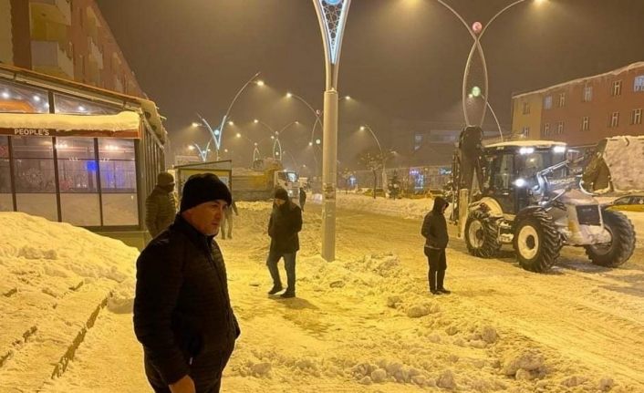 Çaldıran’da karla mücadele çalışması