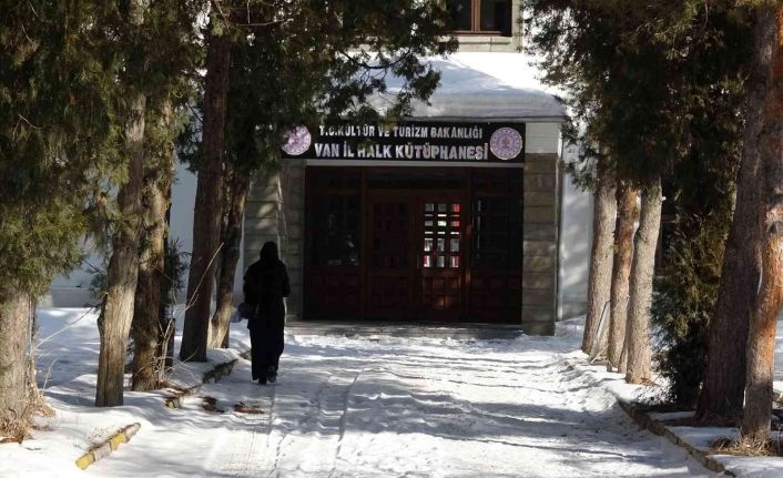 Cumhuriyet dönemi binası halk kütüphanesi oldu