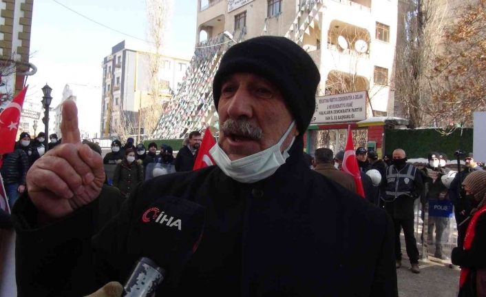 Evlat nöbetindeki baba: “Kalem yerine oğlumun eline silah verdiler”