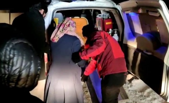 Hamile kadın 6 saatte hastaneye ulaştırıldı