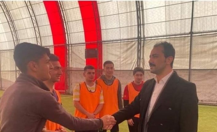 Kaymakam Kundakçı turnuvaya katılan gençlerle bir araya geldi