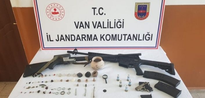 Muradiye’de tarihi eser ele geçirildi