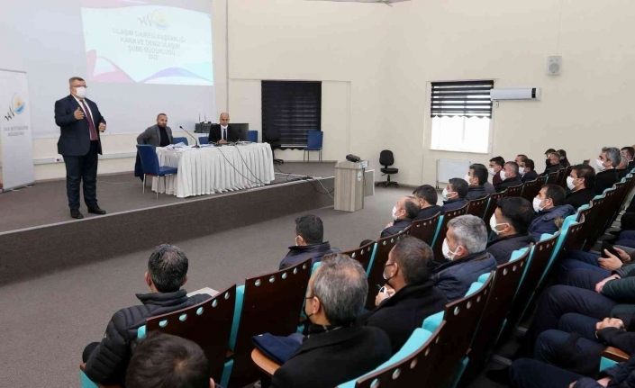 Otobüs şoförlerine hizmet içi eğitim semineri