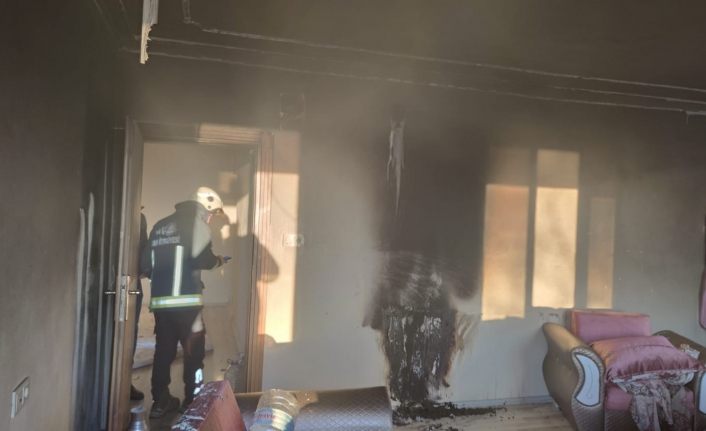 Tuşba’da ev yangını