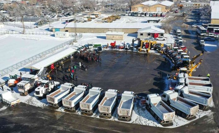 Van Büyükşehir Belediyesi araç filosona 57 yeni araç ekledi