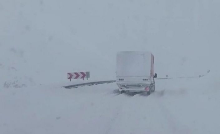 Van-Çatak karayolu yeniden trafiğe kapatıldı