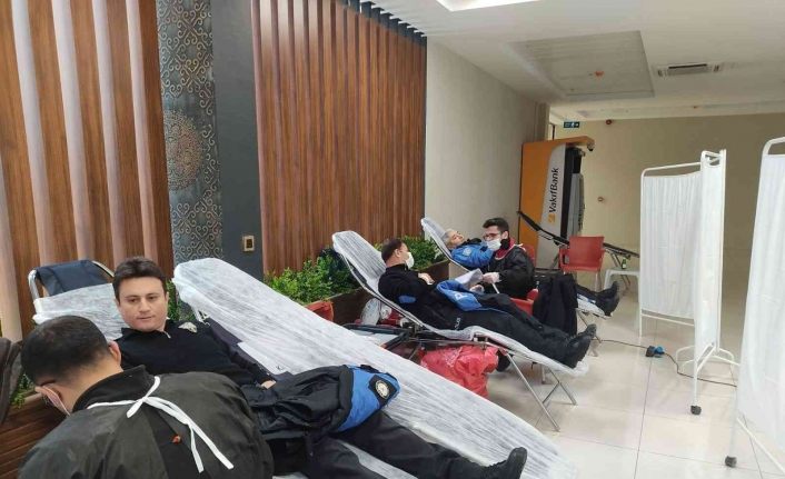 Van polisinden kan bağışı