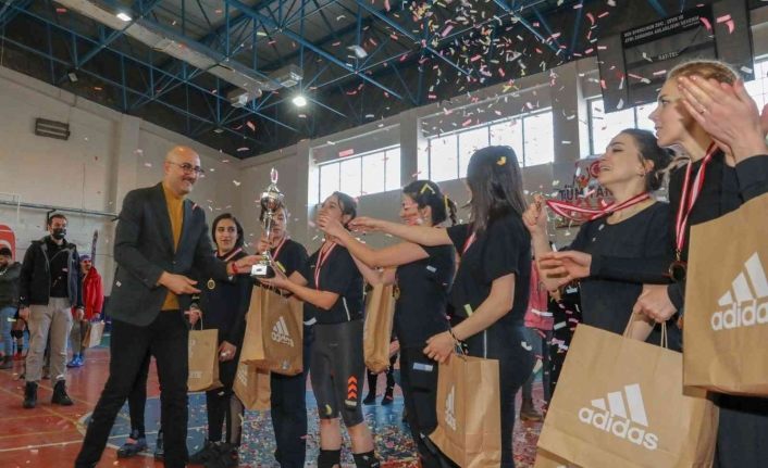 Voleybolda “Van’ın sultanları” şampiyon