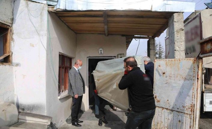 Başkan Akman’dan evi yanan vatandaşlara ‘geçmiş olsun’ ziyareti