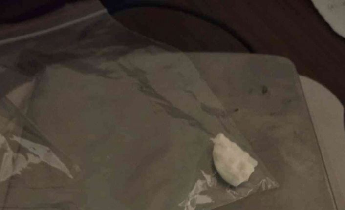 Cebindeki kokainle uçağa binmek isteyen şahıs yakalandı