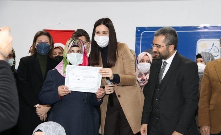 Edremit’te ‘Meslek Edindirme Kursları’ sertifika töreni
