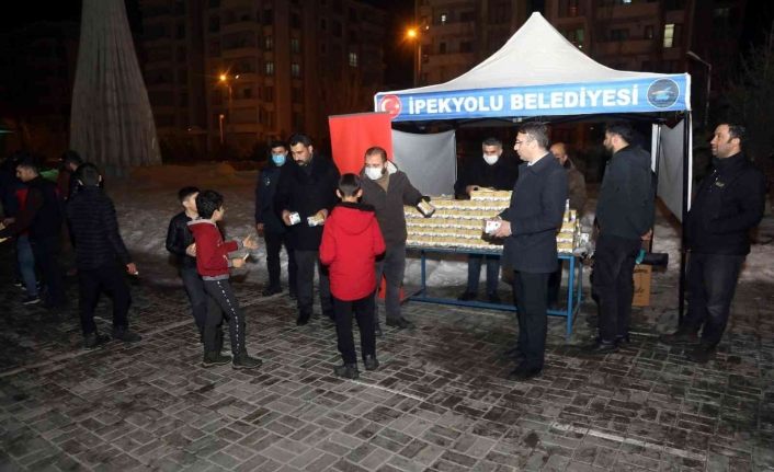 İpekyolu Belediyesinden kandil simidi dağıtımı