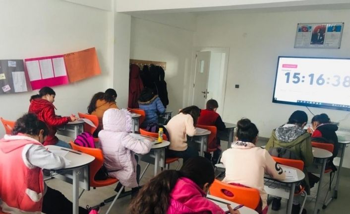 İpekyolu'nda başarılı öğrenciler ödüllendirildi