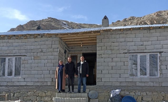 Selden evi yıkılan Rabia Acar yeni evine kavuştu