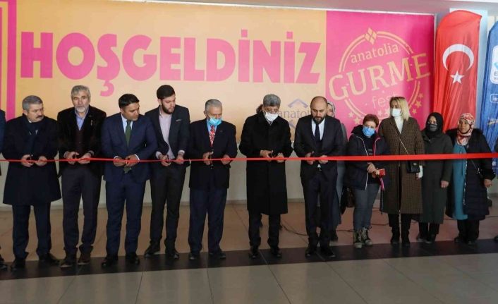 Van Büyükşehir Belediyesinin standına yoğun ilgi