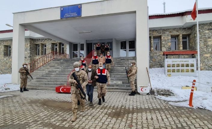 Van'da Suriyelileri darp edip fidye isteyen 5 kişi tutuklandı