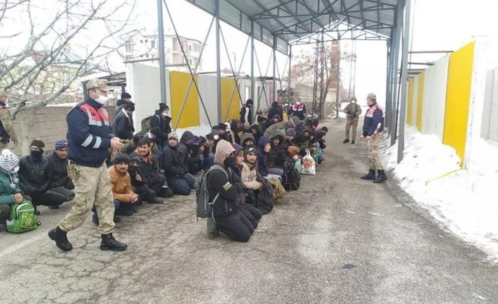 Van’da 130 düzensiz göçmen yakalandı