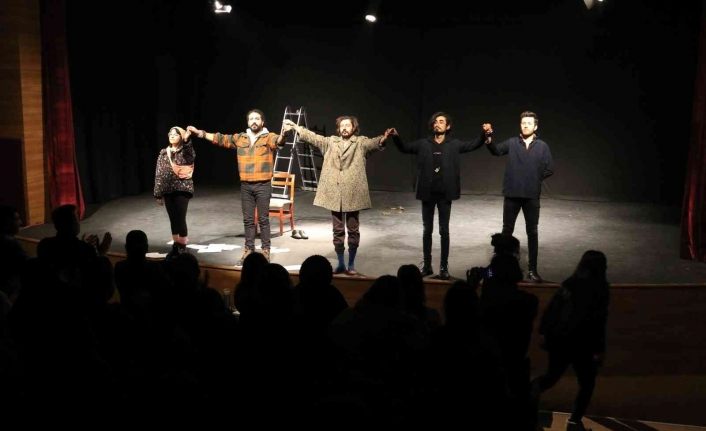 Van’da ’Ben Feuerbach’ oyunu büyük ilgi gördü