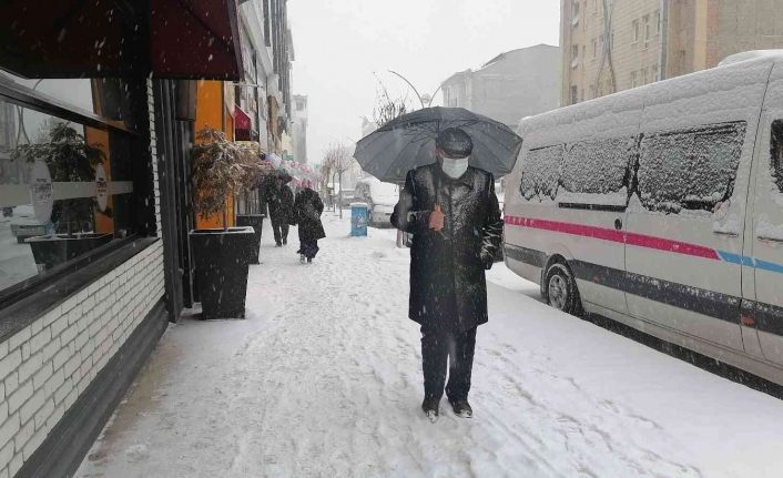 Van’da kar yağışı