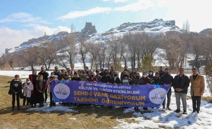 Vanlı öğrenciler için müze ve kale gezisi
