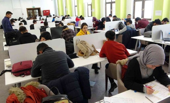 Yeni kütüphaneyi 10 günde 20 bin kişi ziyaret etti