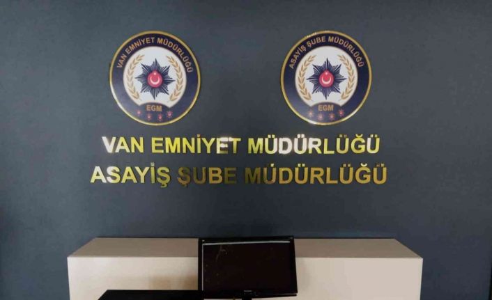 Belediyeye ait kitap kafede bilgisayar hırsızlığı