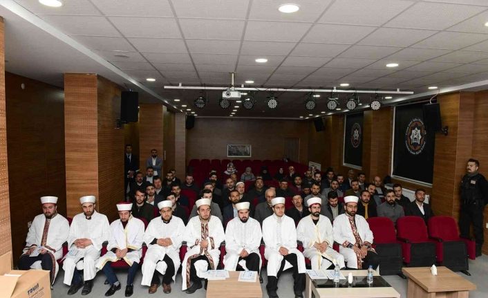 Çatak’ta imamlara cübbe giydirme merasimi