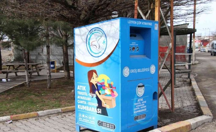Erciş’te ‘giysi kumbarası’ uygulaması